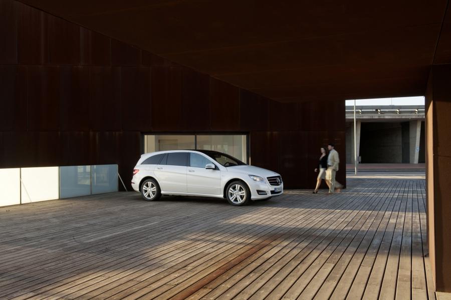  Mercedes-Benz R-Class 2011 года  (фото 64 из 186)